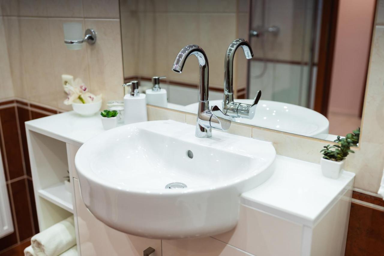Sára-Lux Apartman Nyarliget Esterno foto