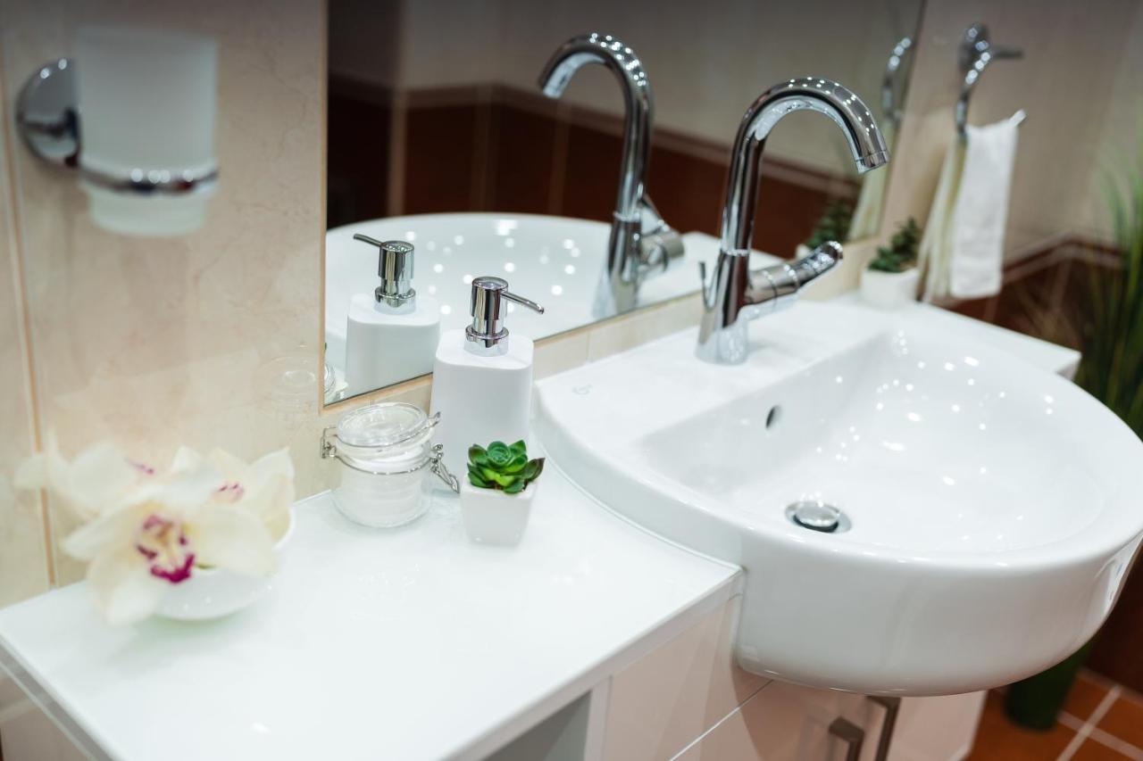 Sára-Lux Apartman Nyarliget Esterno foto