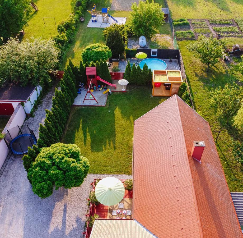 Sára-Lux Apartman Nyarliget Esterno foto