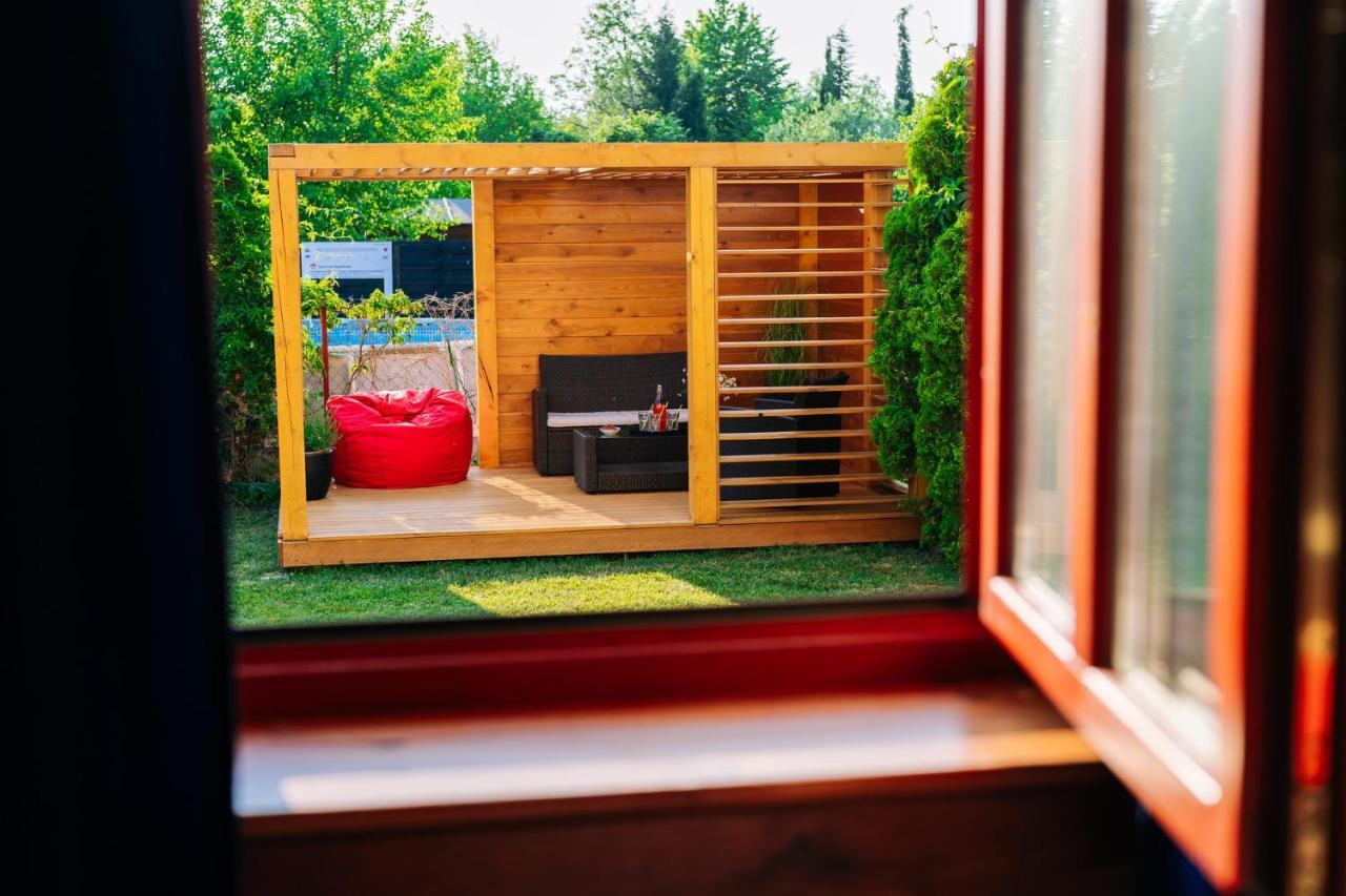 Sára-Lux Apartman Nyarliget Esterno foto