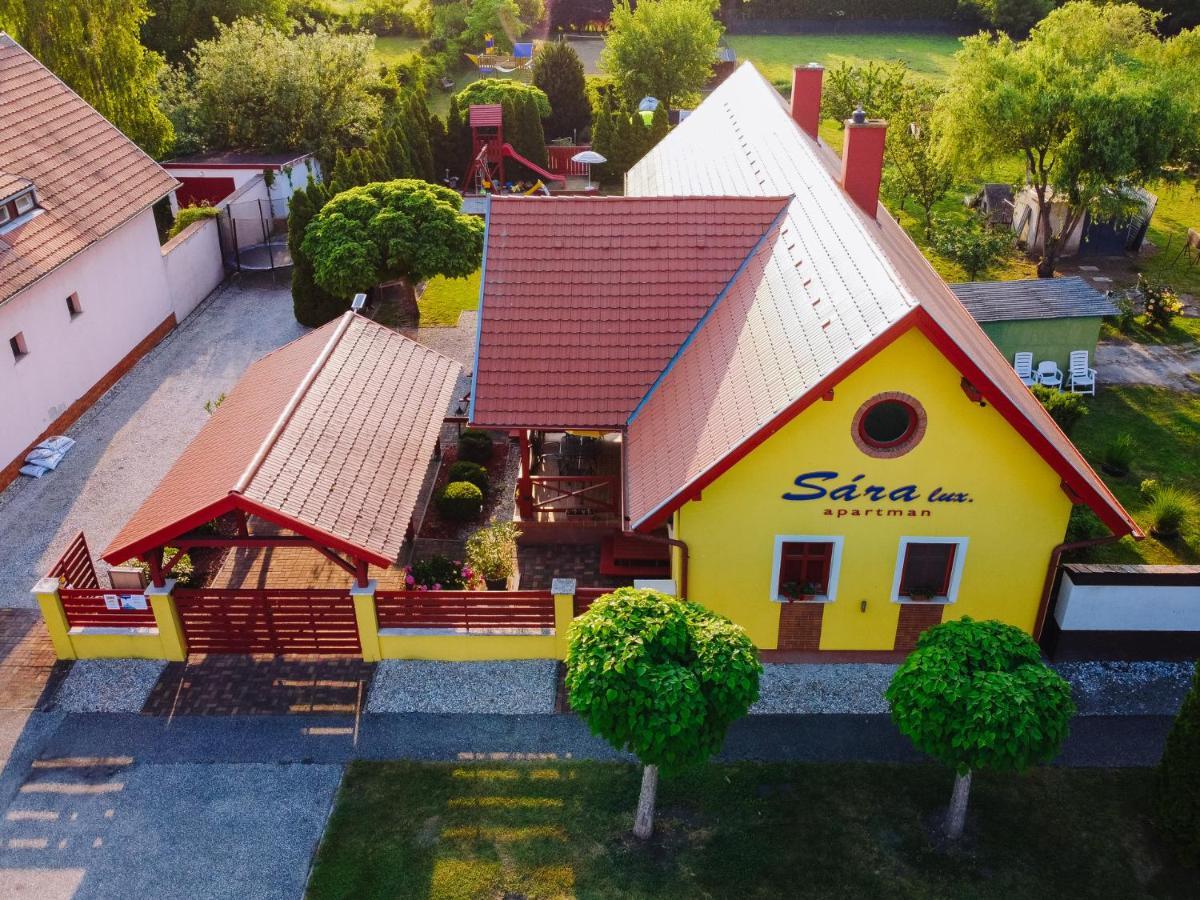 Sára-Lux Apartman Nyarliget Esterno foto