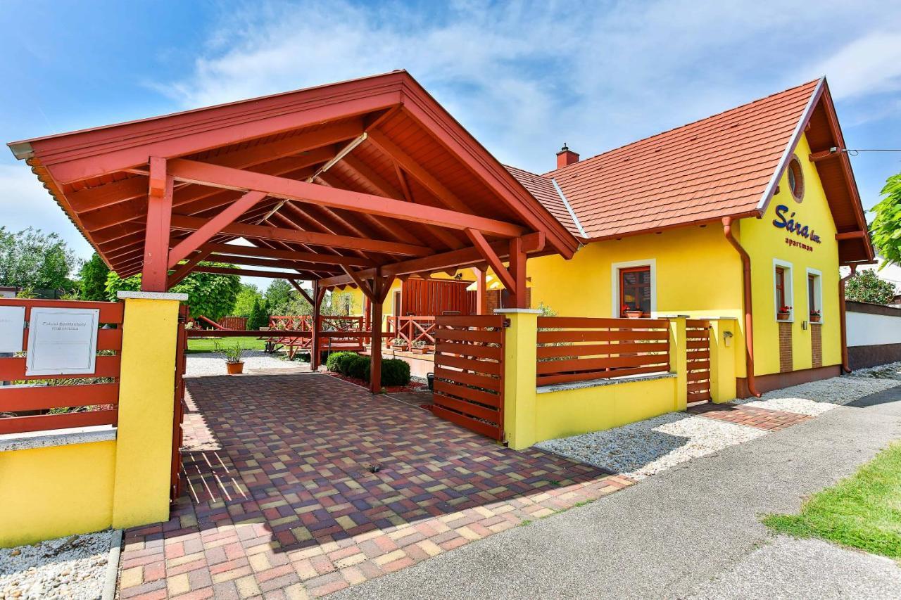 Sára-Lux Apartman Nyarliget Esterno foto