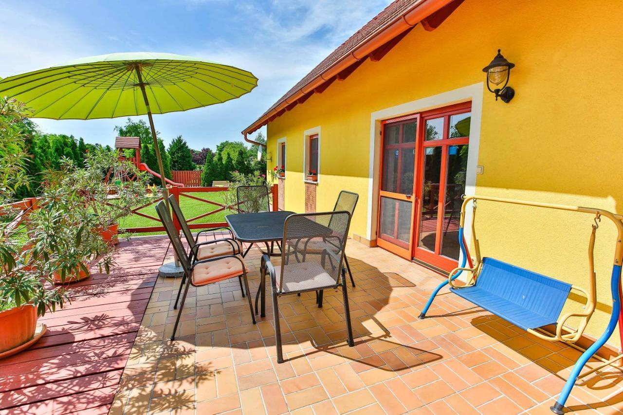 Sára-Lux Apartman Nyarliget Esterno foto