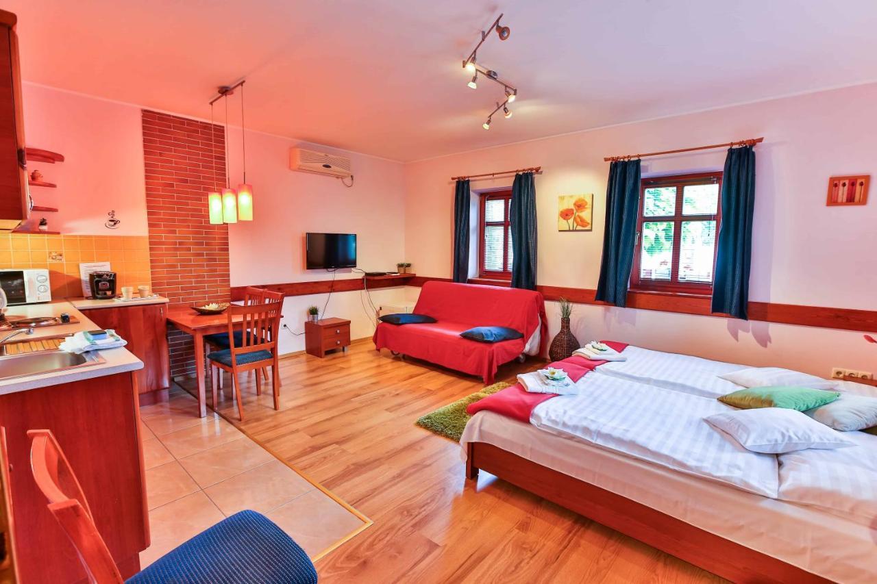Sára-Lux Apartman Nyarliget Esterno foto