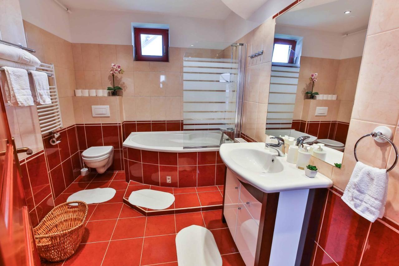 Sára-Lux Apartman Nyarliget Esterno foto