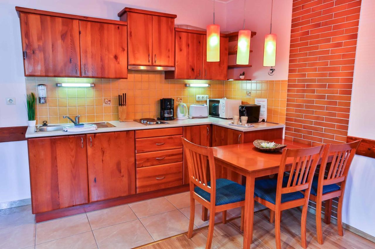 Sára-Lux Apartman Nyarliget Esterno foto
